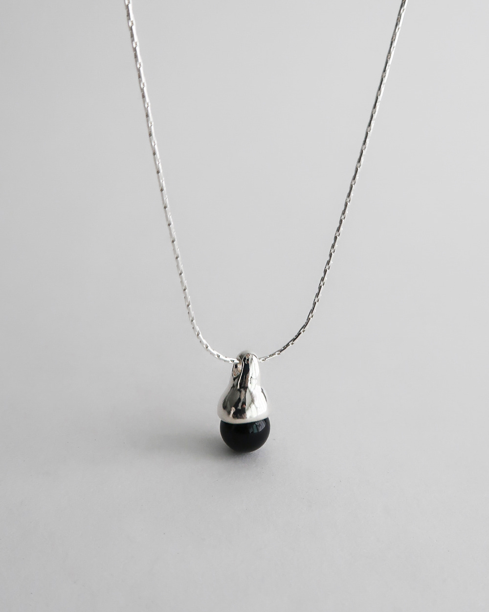 Drop line Necklace (black onyx)